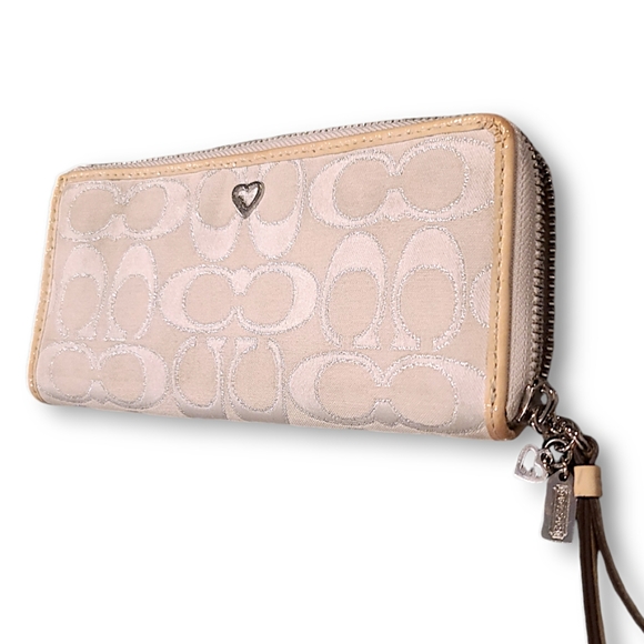 Coach Poppy Wallet - Picture 2 of 15